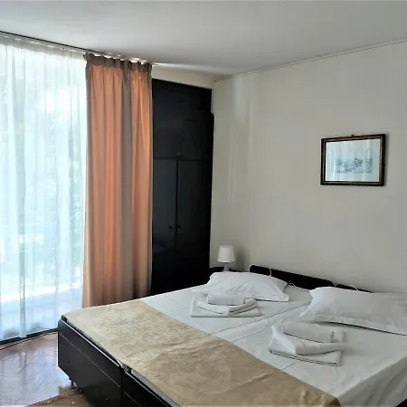 National Hotel 2*